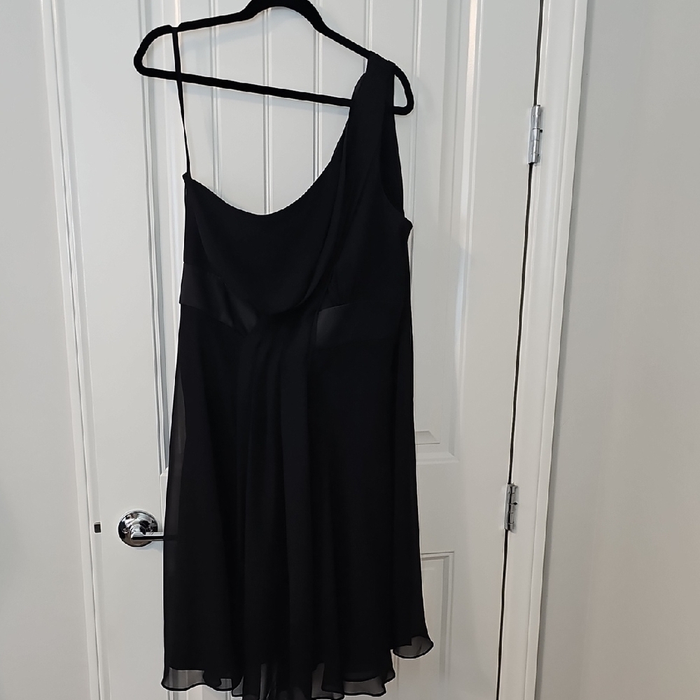 NWOT White House Black Marjet Elegant Black One-Shoulder Dress